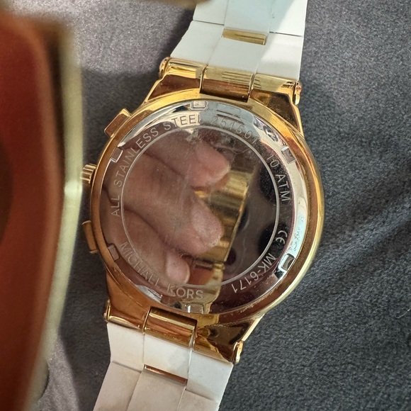 Michael Kors Gold and White Watch - Picture 4 of 6